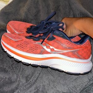 Women’s Saucony PowerRun running shoes. size 6.5.